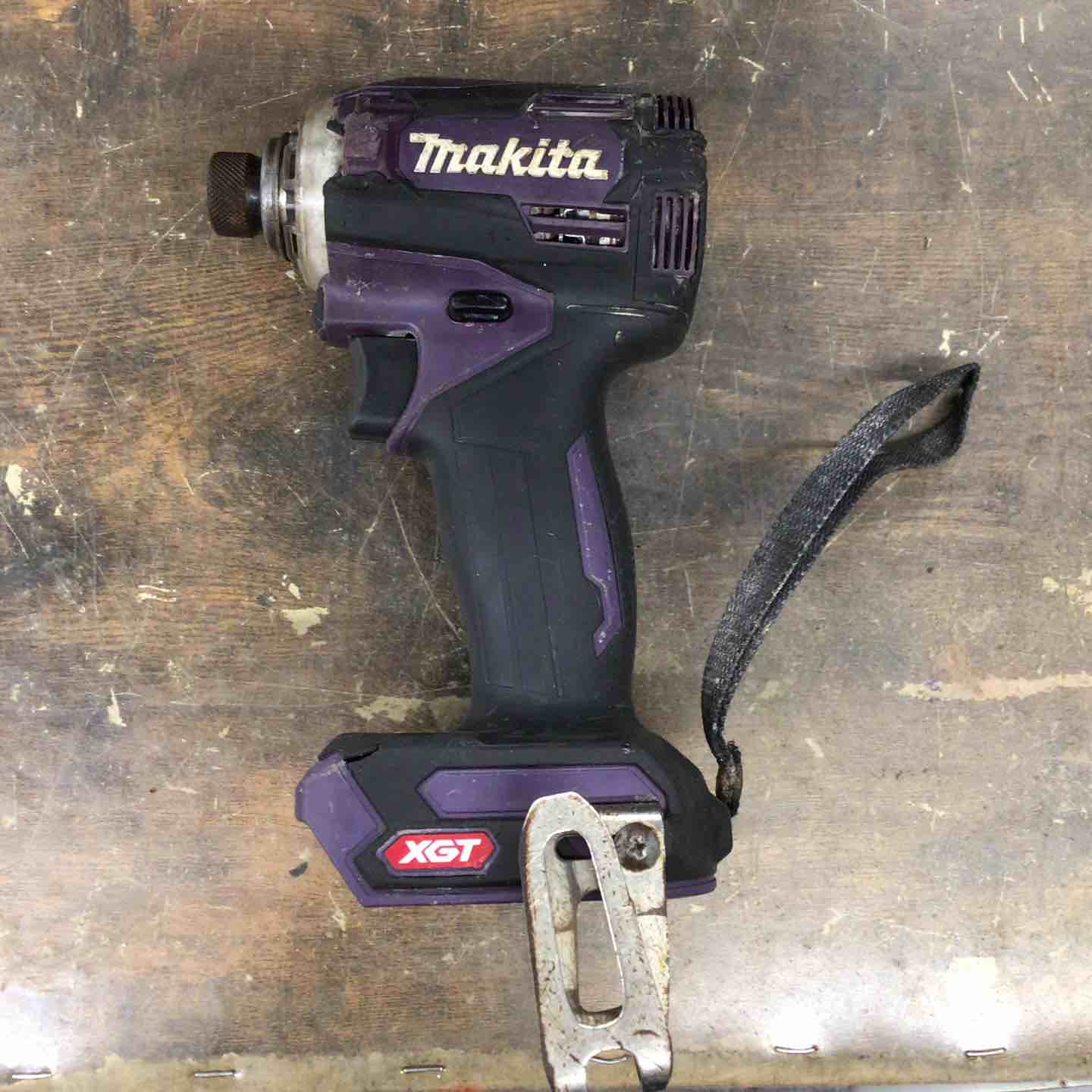 中古品 □ makita コードレス インパクトドライバー TD001GZO □ A