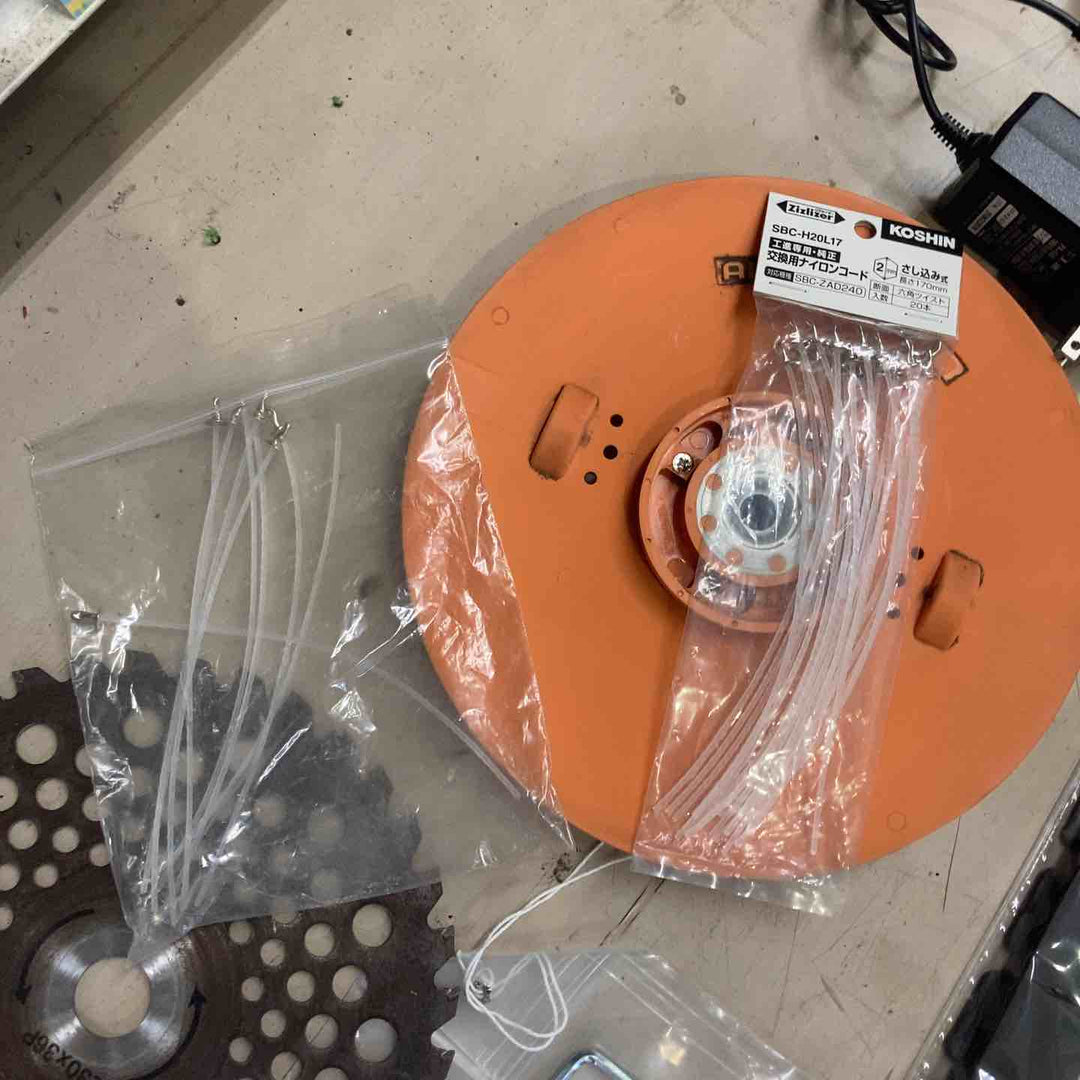 ◇工進(KOSHIN) 18V 2.5Ah 充電式 草刈機 SBC-1825B バッテリー・充電器付 軽量 分割式 Uハンドル【町田店】