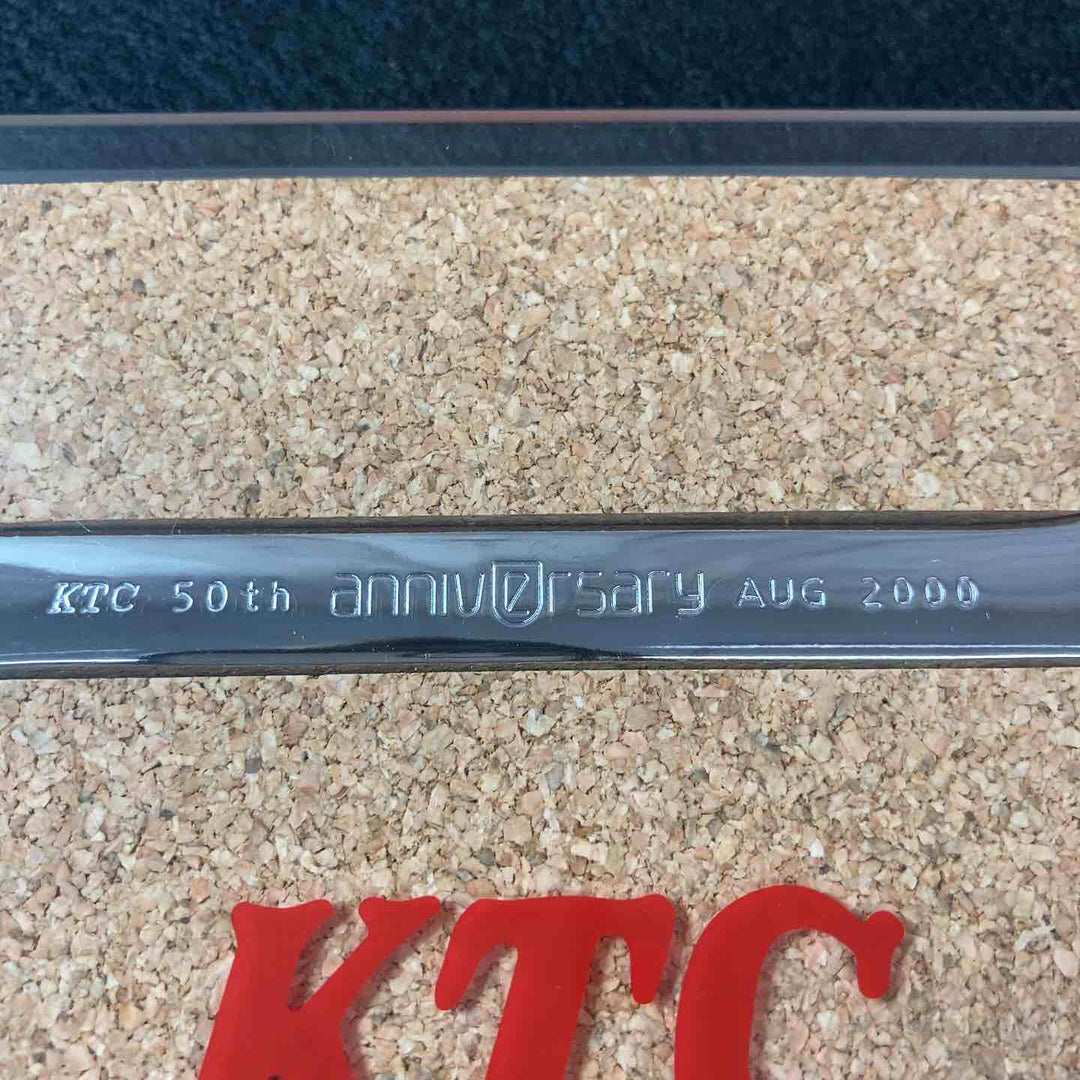 【中古美品】 KTC(京都機械工具) 50周年 スパナ２本入り記念盾 未使用長期保管品 【東大和店】