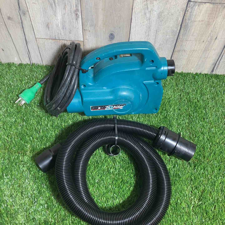 ★マキタ(makita) 小型集じん機 乾式 450(P) ホース未使用品 ゴム足・集塵袋欠品【戸田店】