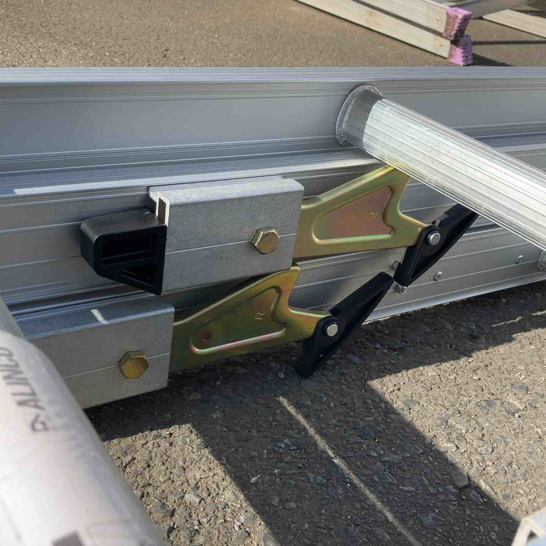 【中古品／店頭受取り限定】アルインコ　TRN-83G　3連はしご【八潮店】