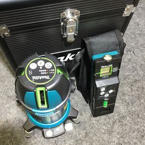 マキタ(Makita) 充電式屋内外兼用追尾グリーンレーザー墨出し器 フルライン 10.8V バッテリ・充電器付き 三脚別売 SK507GDZ【草加店】