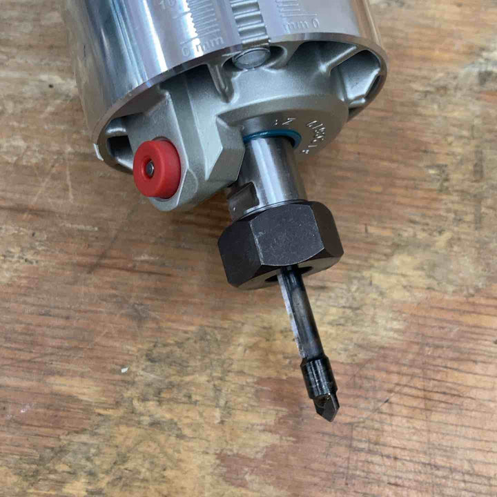 ★マキタ(makita)40Vmaxコードレストリマ RT001GZ 本体のみ 8mmコレットコーン欠品【柏店】