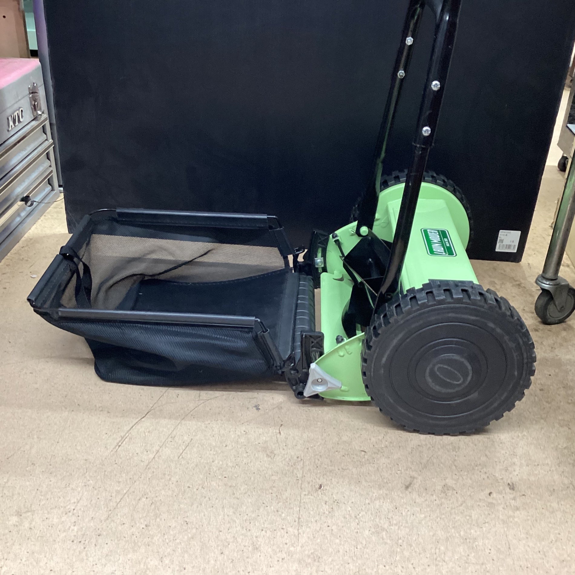 アイリスプラザ 芝刈り機 手動式 MLM-300 グリーン 【東大和店