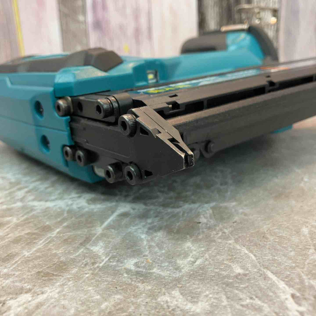 ★マキタ(makita) コードレスフィニッシュネイラ FN350DZK【八潮店】