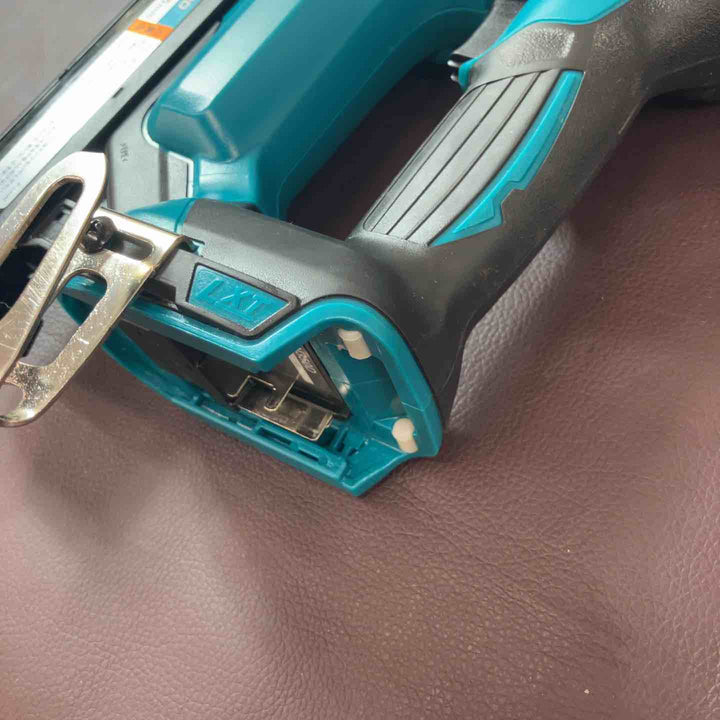 【中古品】★マキタ(makita) コードレスフィニッシュネイラ FN350DRG【東大和店】