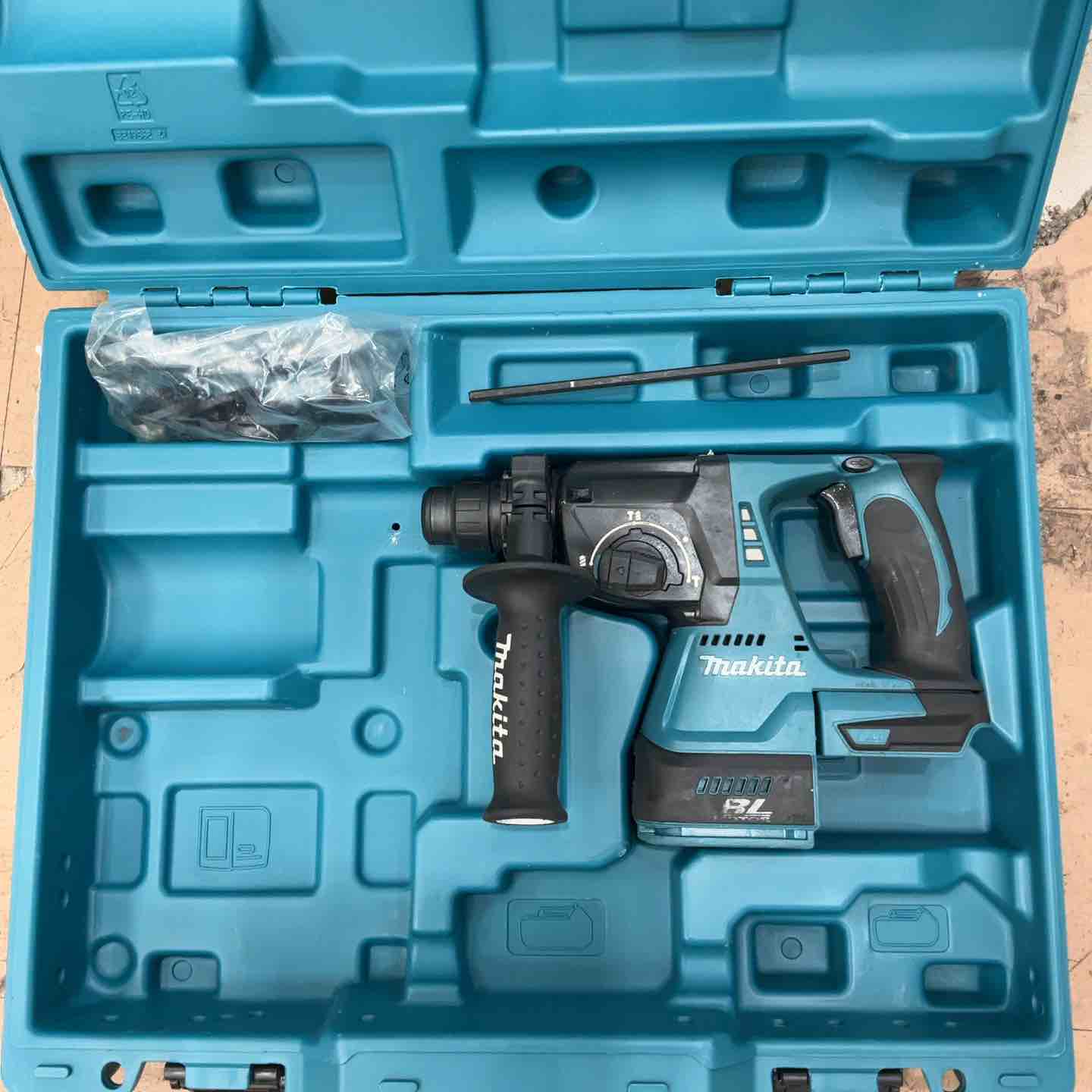 ☆マキタ(makita) 24mmコードレスハンマドリル HR244DZK【草加店