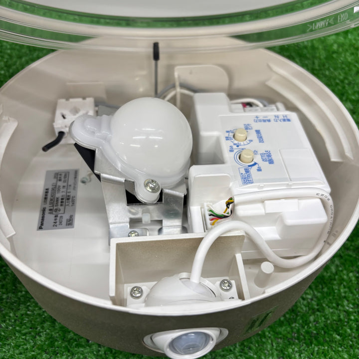 【中古美品】パナソニック 壁直付型 LED（昼白色) ポーチライト　LSEWC4055K LE1【電材館越谷店】