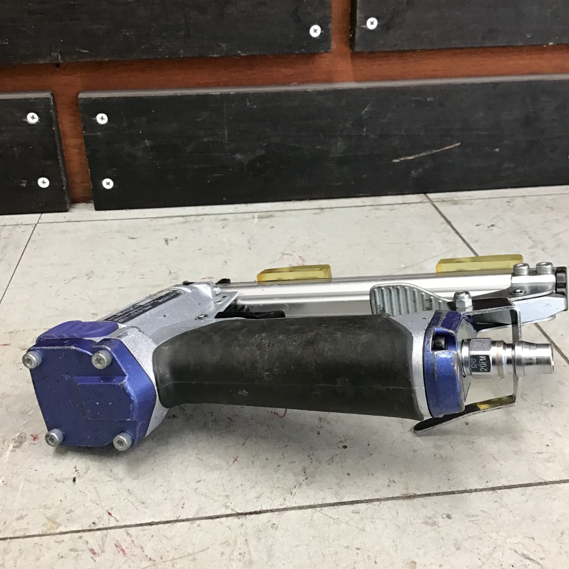中古品】 マキタ/makita 常圧軽天タッカ AT422CA 【鴻巣店】 – アクト