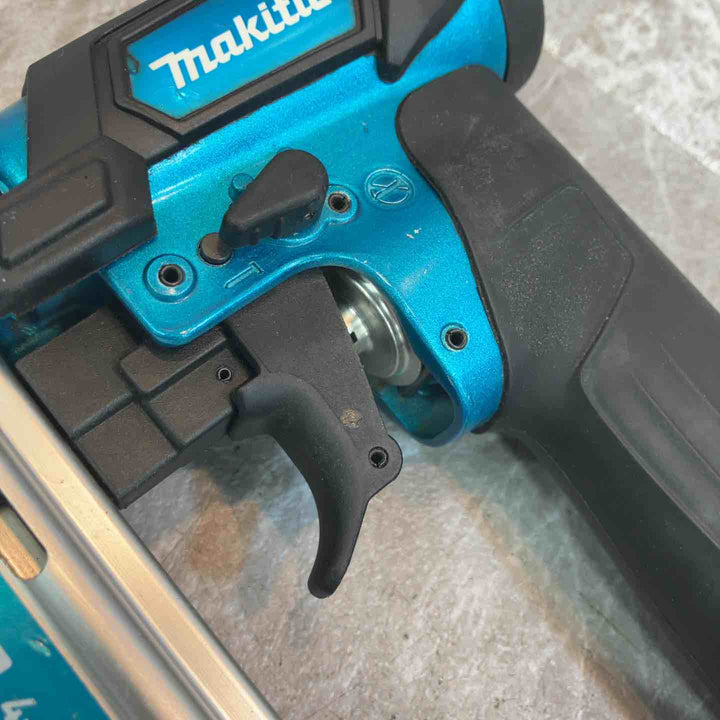 ★マキタ(makita) 高圧エアタッカ AT425HBM【八潮店】