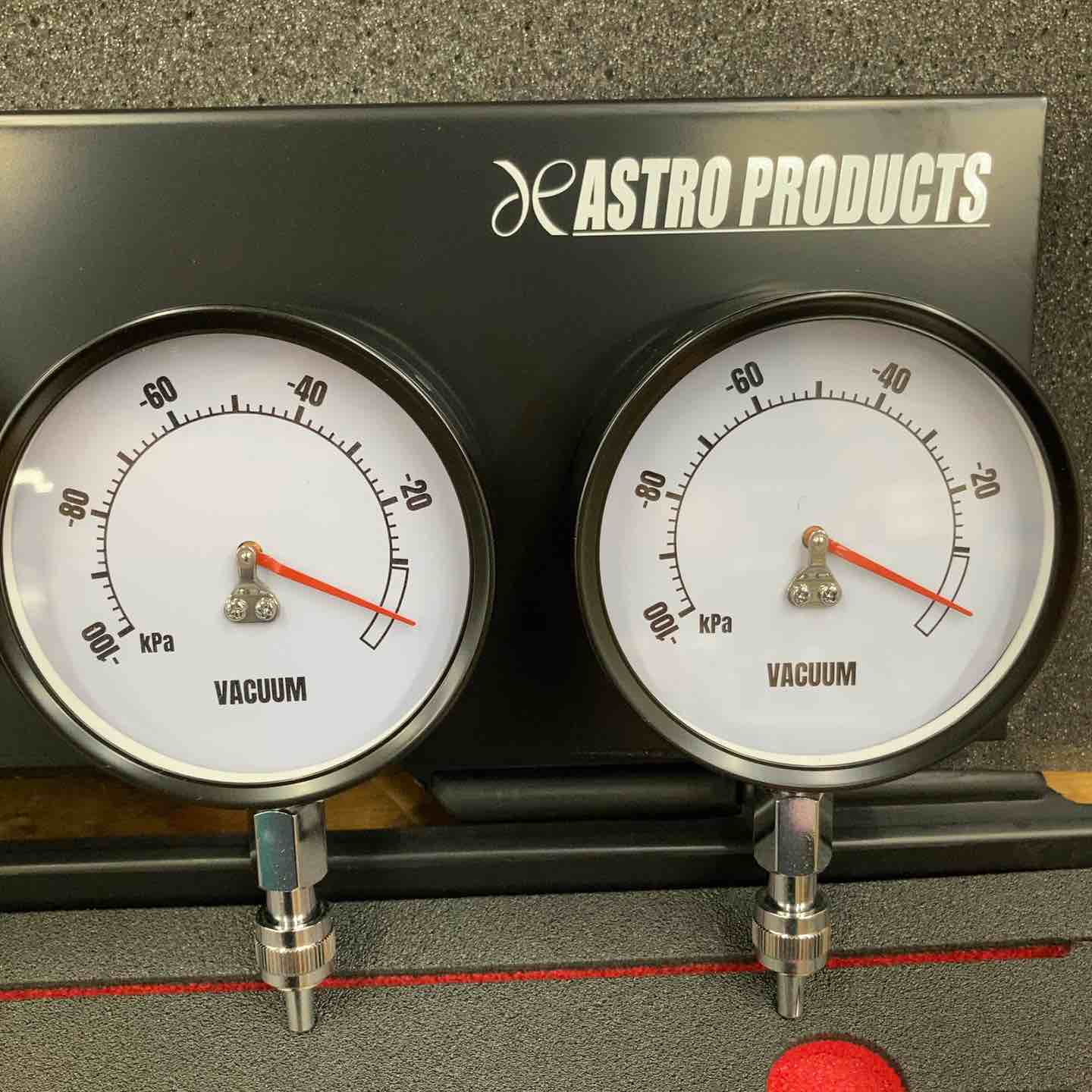 アストロプロダクツ製4連バキュームゲージ
