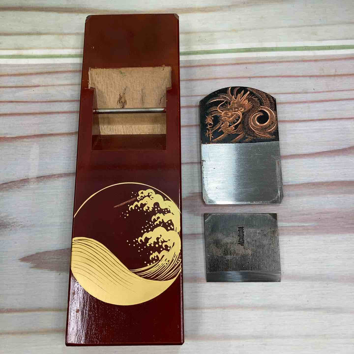 【未使用品】 鉋 石橋藤七作 銅張彫金鉋 龍彫り 【台に塗装剝がれ有】【川崎店】