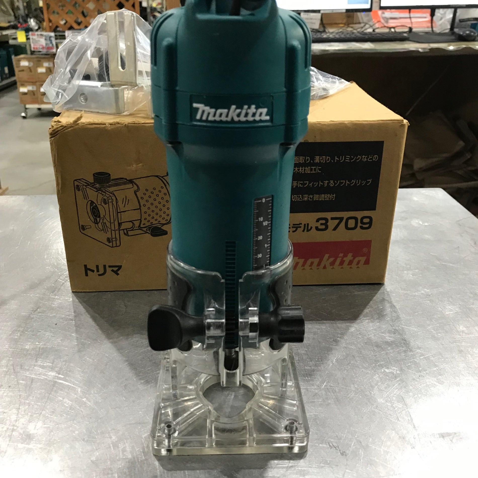 マキタ(Makita) トリマ M373 チャック孔径 6mm 面取り・溝切り【マキタ