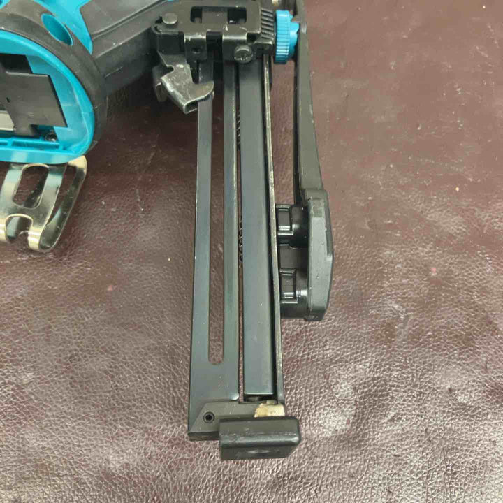 【中古品】 マキタ(makita) コードレスタッカー ST421DZ 【東大和店】