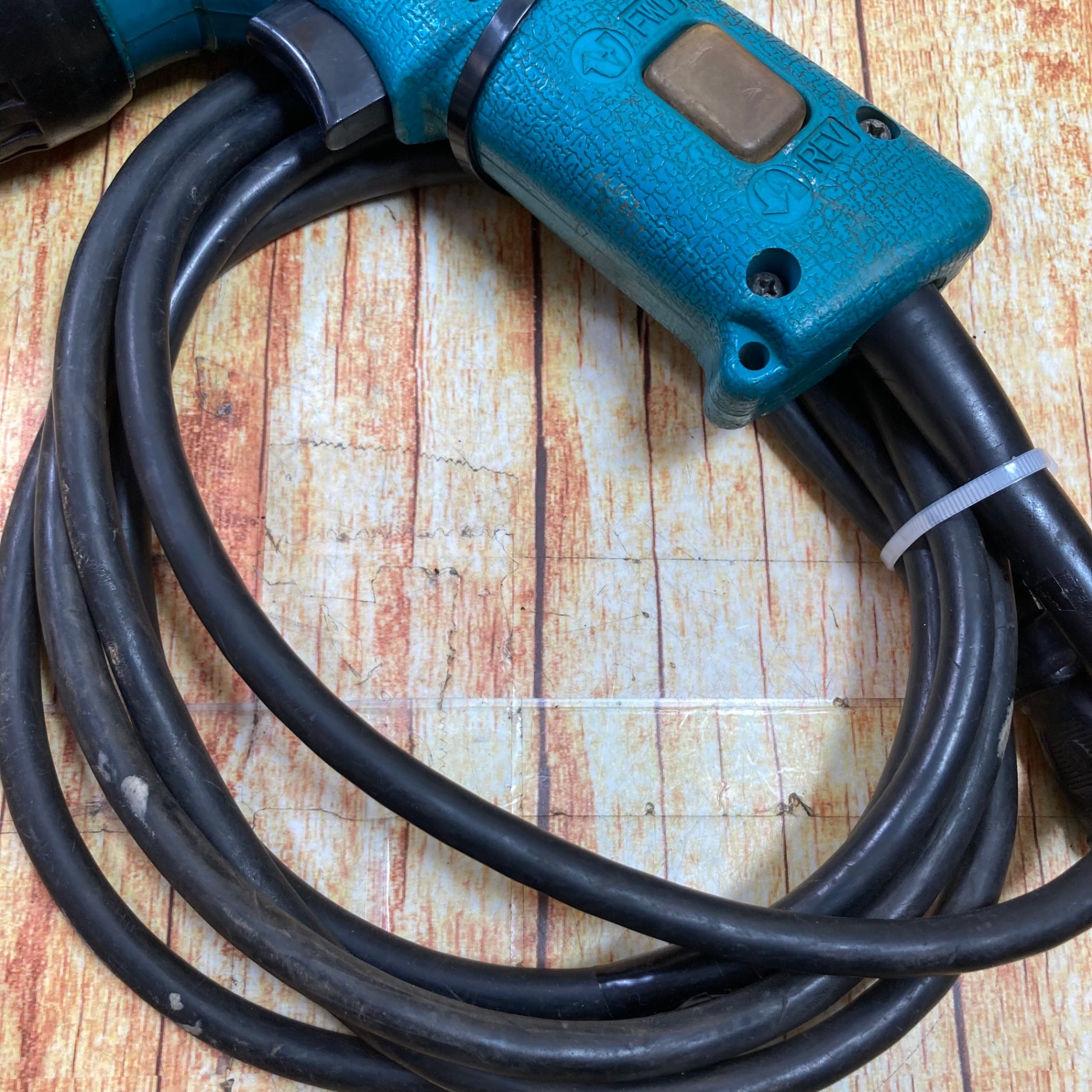 マキタ ☆中古品☆makita 4型インパクトレンチ 6904VH 締め付け