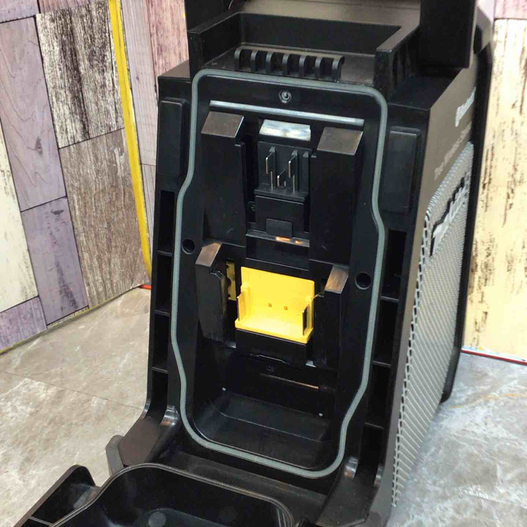 ★マキタ(makita) コードレスラジオ MR113B【八潮店】