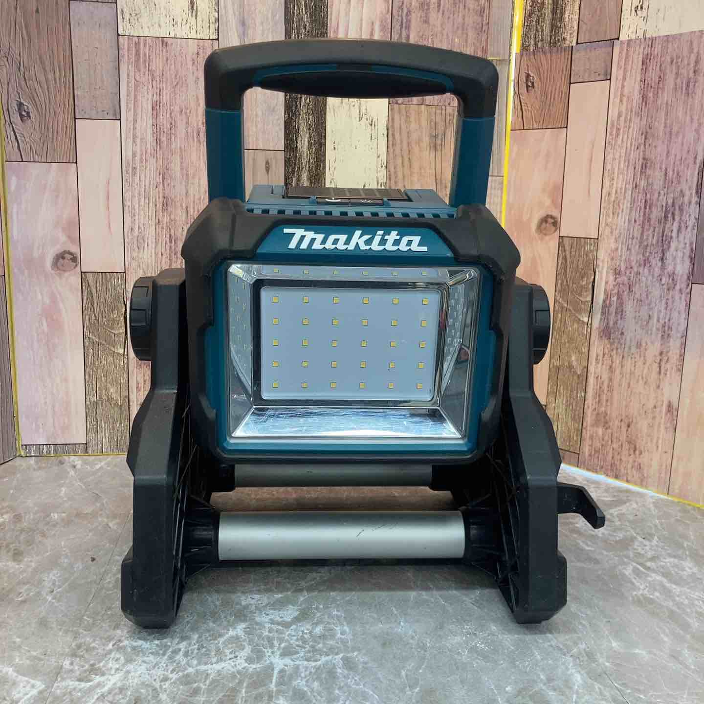 マキタ makita ML811 充電式スタンドライト【野田愛宕店】【店頭取引限定】【中古】管理番号：ITVWK3EDB88W マキタ 充電式LEDスタンドライト【ML811】14.4V・18V・AC100V 本体のみ