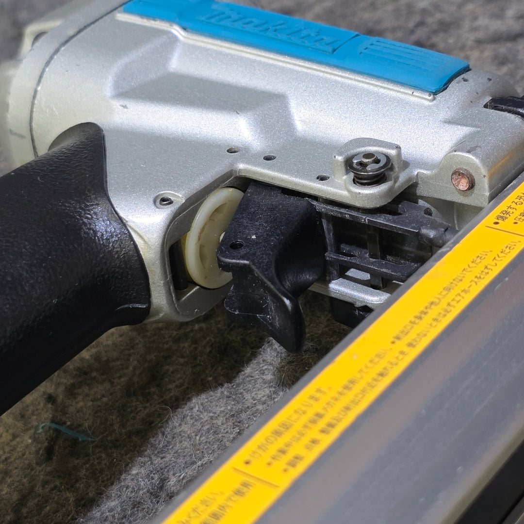 【中古品・本体のみ】マキタ(makita) 常圧エアタッカ  AT425A【桶川店】