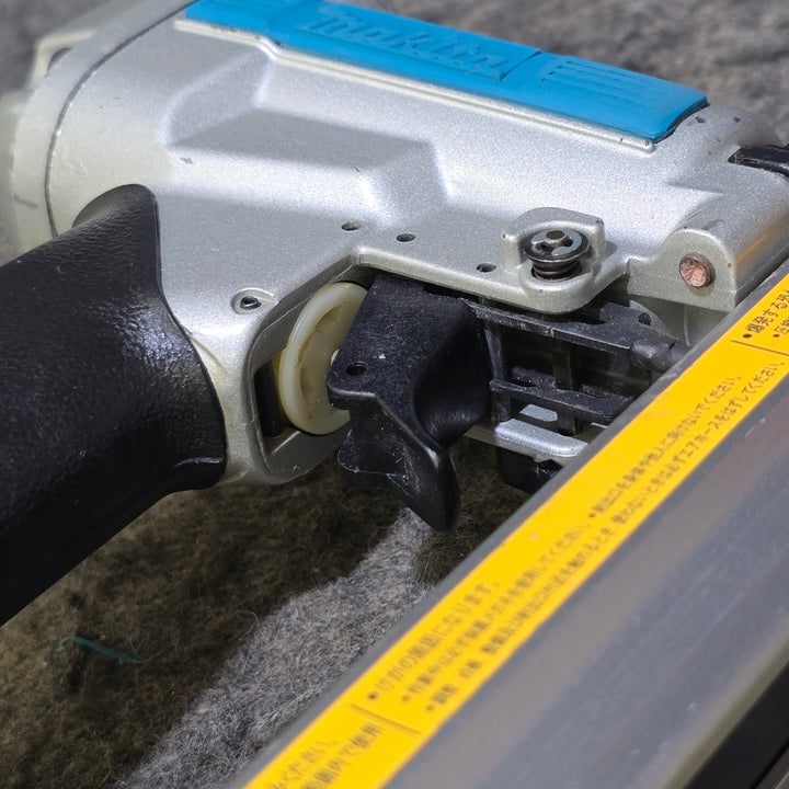 【中古品・本体のみ】マキタ(makita) 常圧エアタッカ  AT425A【桶川店】