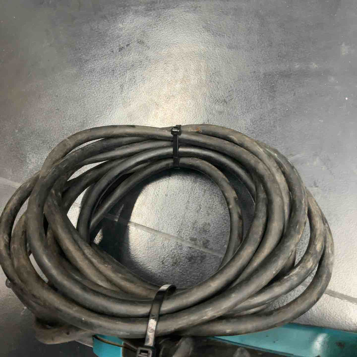 ◇マキタ(makita) 電気チェーンソー 350mm MUC351【藤沢店】