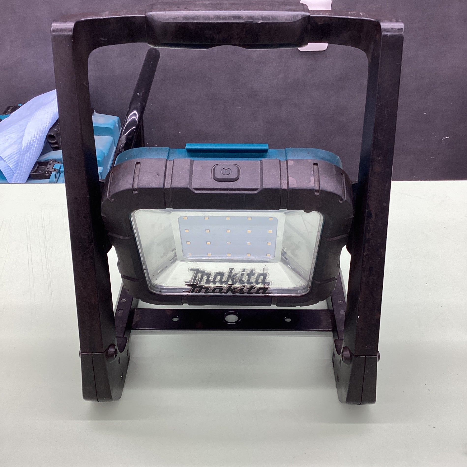 ★マキタ(makita) コードレスLEDスタンドライト ML805【越谷店】 ☆マキタ(makita) コードレスLEDスタンドライト ML805【越谷店