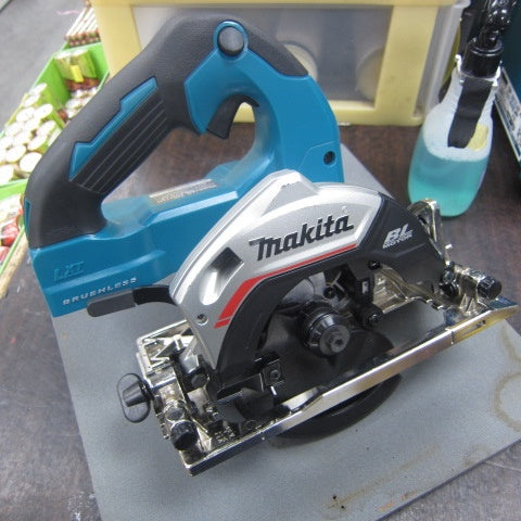 マキタ(makita) 14.4V専用コードレス丸のこ モデル：HS472D 3.0Ahバッテリー2個、充電器付 【川崎店】