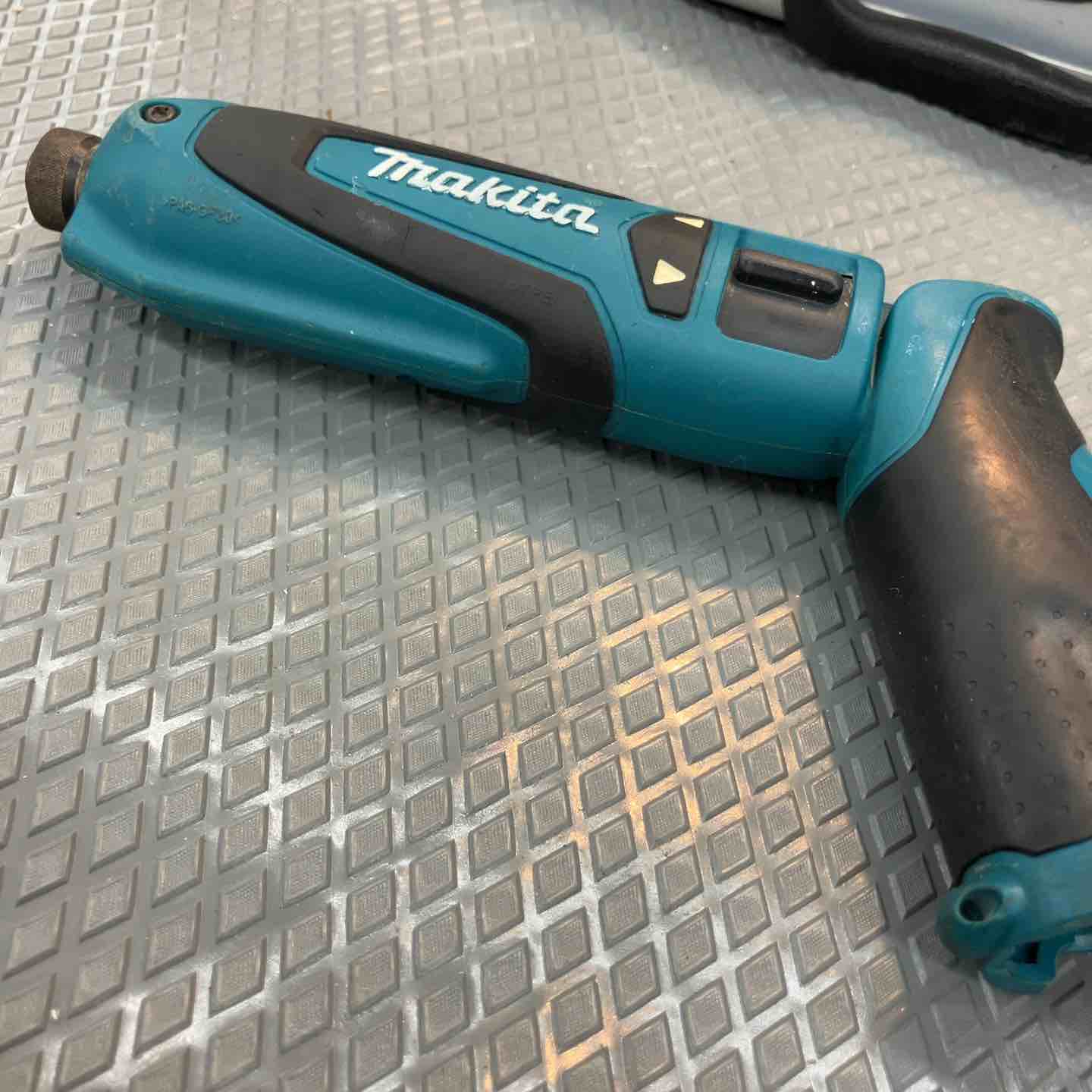 中古品】マキタ(makita) 充電式ペンインパクトドライバ TD021DS【所沢
