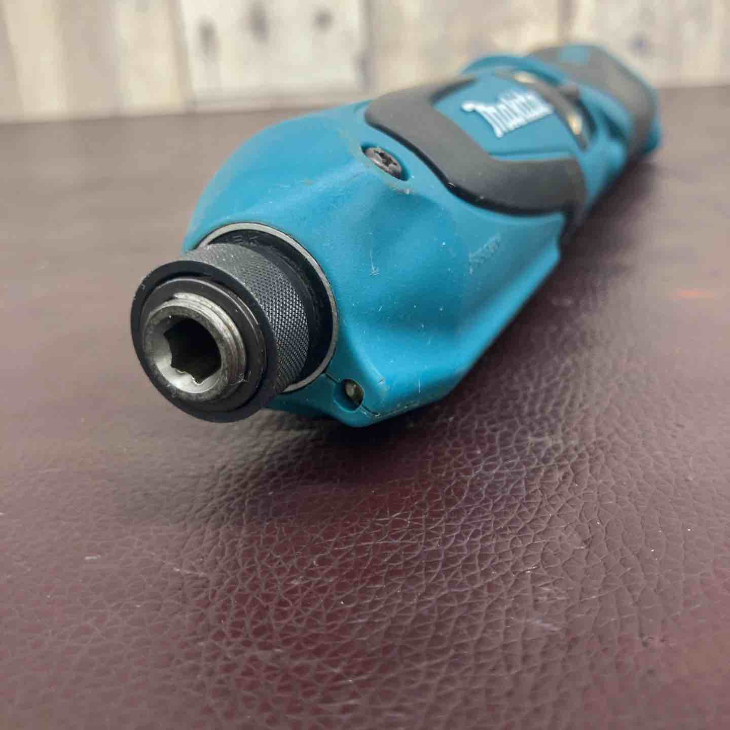 【中古品】 マキタ(makita) 充電式ペンインパクトドライバ TD021DS 【東大和店】 中古品】 マキタ(makita) 充電式ペンインパクトドライバ TD021DS