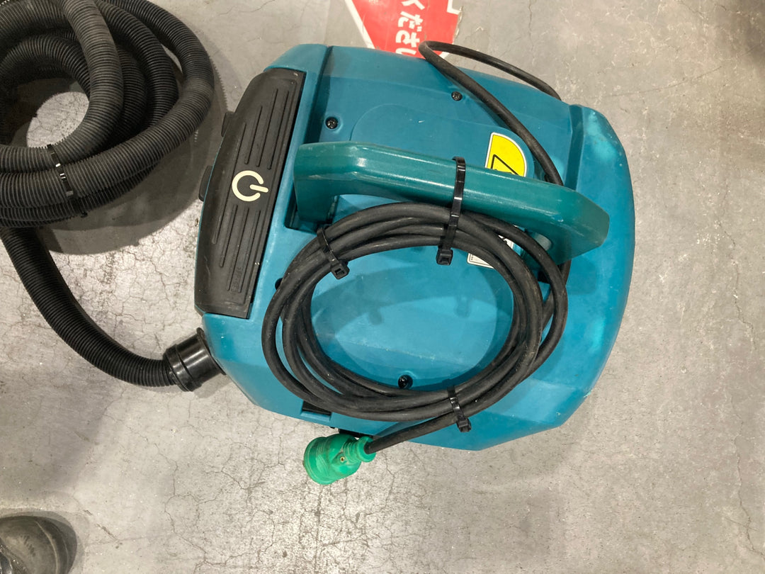 ★マキタ(makita) 集じん機 乾式 VC0840　連動コンセント付　粉じん専用　集じん容量 8L　【川口店】