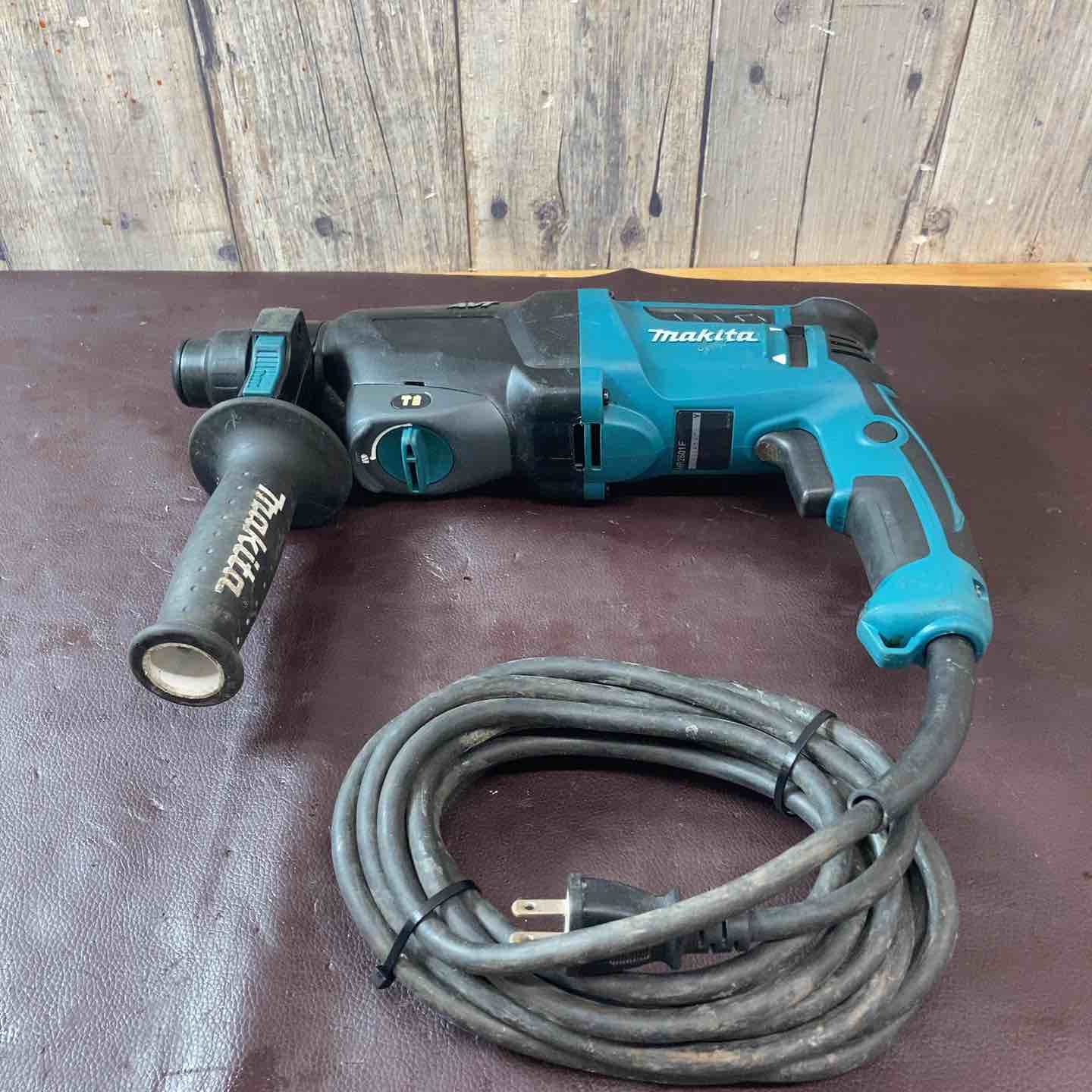 makita マキタ HR2601F ハンマドリル 中古品 【ハンズクラフト宜野湾店】 makita マキタ HR2601F ハンマドリル 中古品 振動大【ハンズクラフト宜