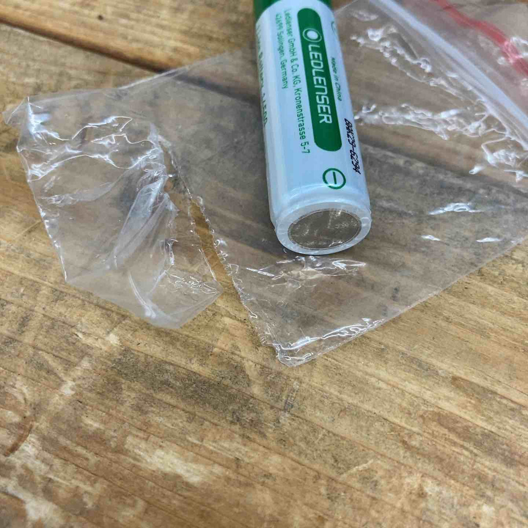 【中古美品】Ledlenser(レッドレンザー) LED懐中電灯 P5R 日常/作業用/小型軽量 【明るさ約420ルーメン】 【最長7年保証】 充電式 [日本正規品] 500897【東大和店】