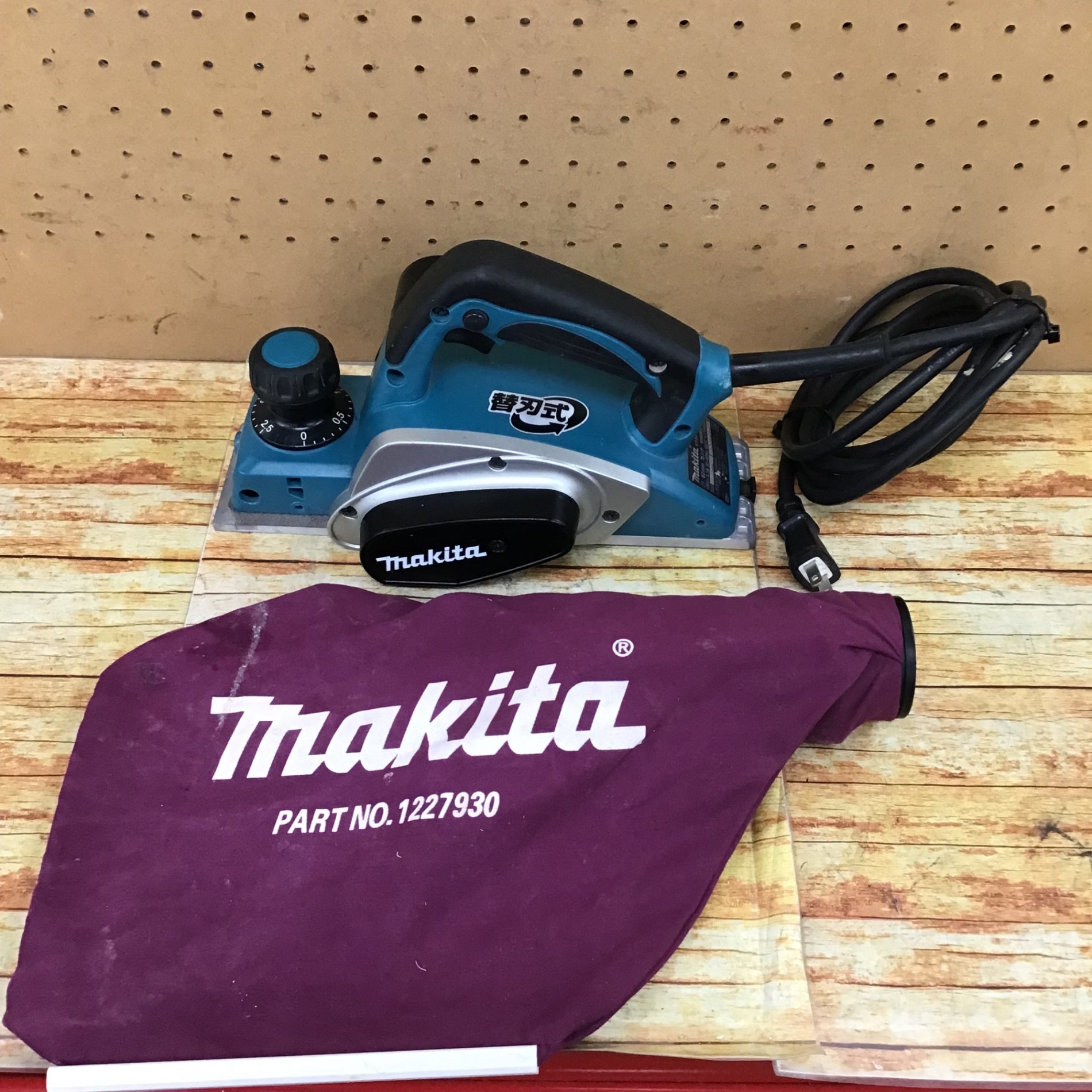 【中古品】マキタ/makita 電気カンナ KP0800ASP★即納！代引・領収書OK！ マキタ KP0800ASP⁄KP0800A 電気カンナ ウエダ金物公式サイト