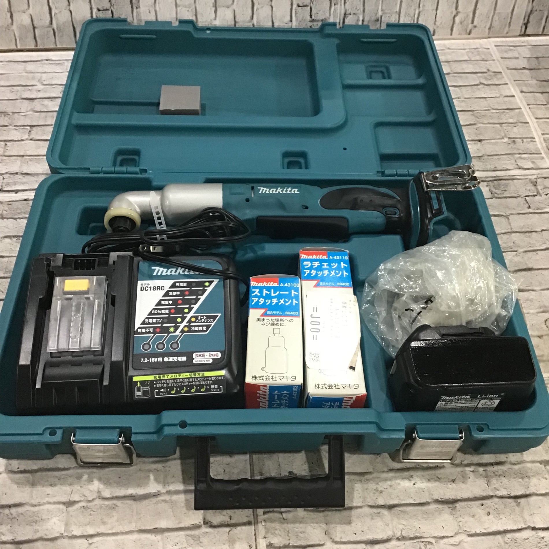 マキタ TL061DRG 充電式アングルインパクト18V【市川行徳店】【店頭取引限定】【中古】管理番号：IT5F9Z1W1A80 マキタ TL061DRG 18V充電式アングルインパクトドライバ ウエダ金物