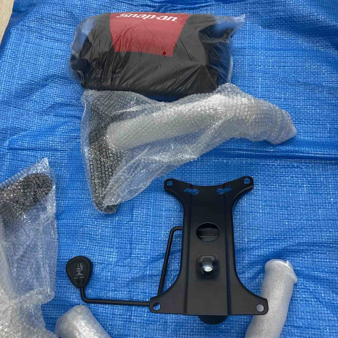 【店頭受取り限定】Snap-on(スナップオン) レーシングチェア HLC-2209　レカロ型 FUJ050RACER　黒×赤 長期保管【川越店】