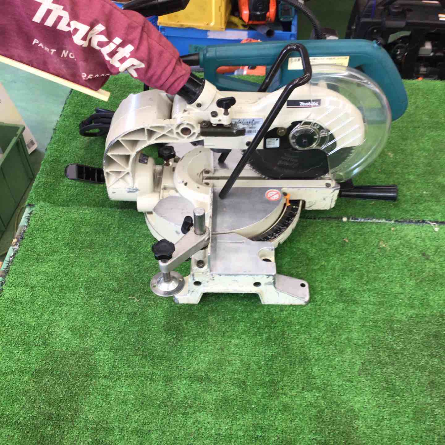 マキタ 190mmスライドマルノコ LS0712 中古品 動作品 ライトも マキタ 190mmスライドマルノコ LS0712 中古品 動作品 ライトも