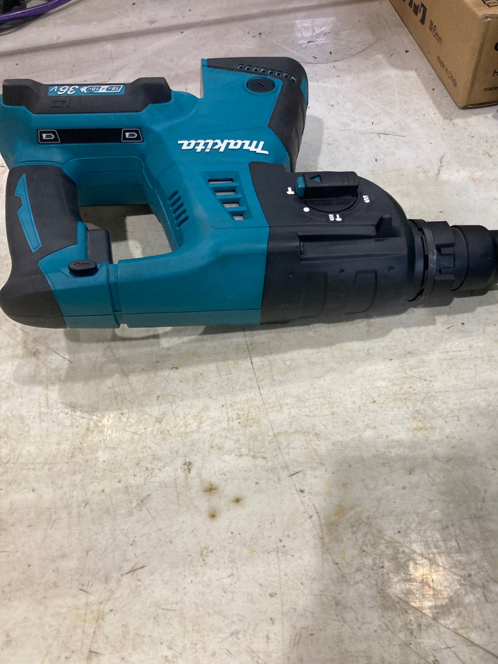 〇マキタ(makita) コードレスハンマドリル HR263DZK　穴開け能力：コンクリート26mm 木工32mm 鉄工13mm【川口店】