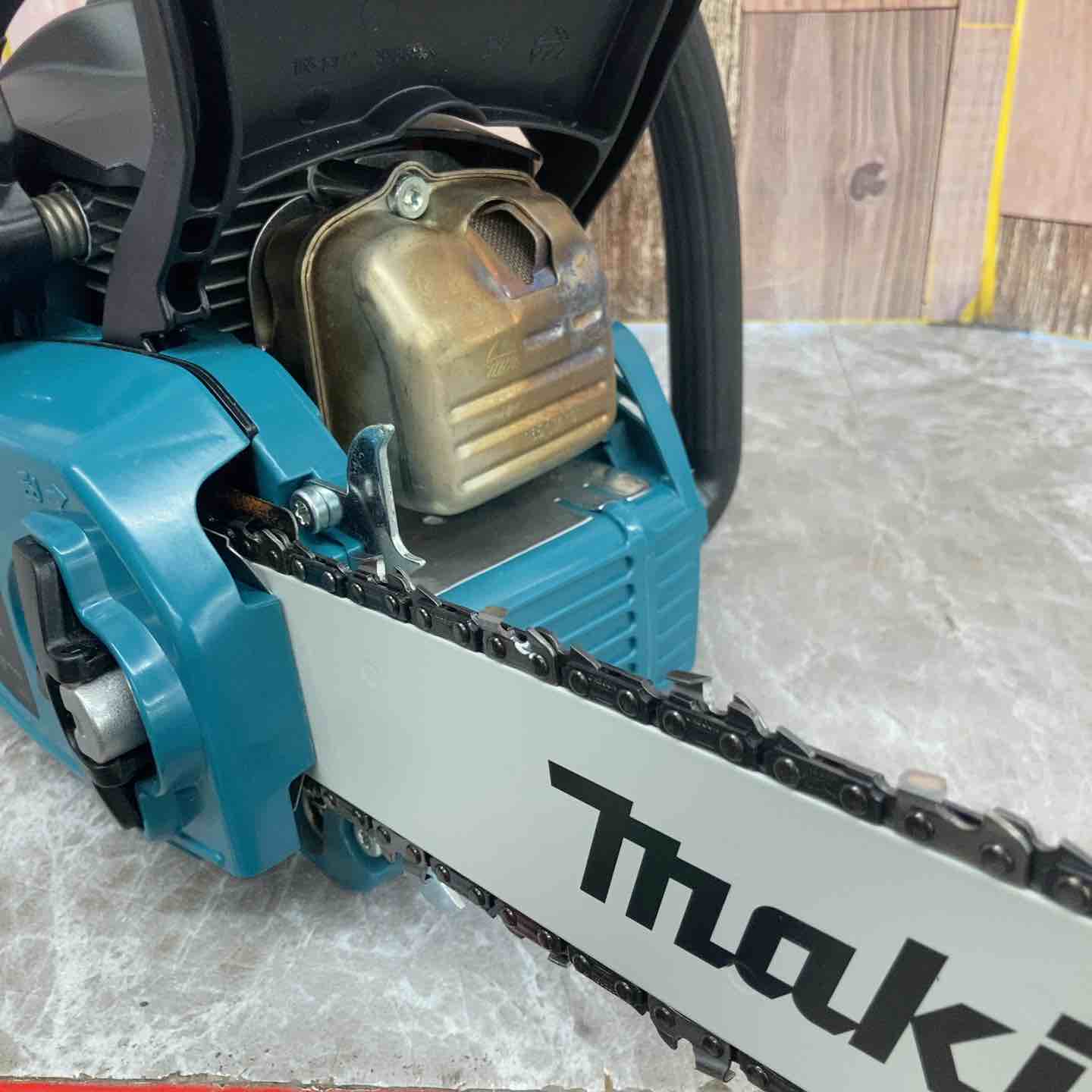 【中古】ﾏｷﾀ MEA3201M ｴﾝｼﾞﾝﾁｪﾝｿｰ【ハンズクラフト沖縄豊見城店】 マキタ makita エンジンチェーンソー MEA3201Mの中古 中古C傷汚れあり