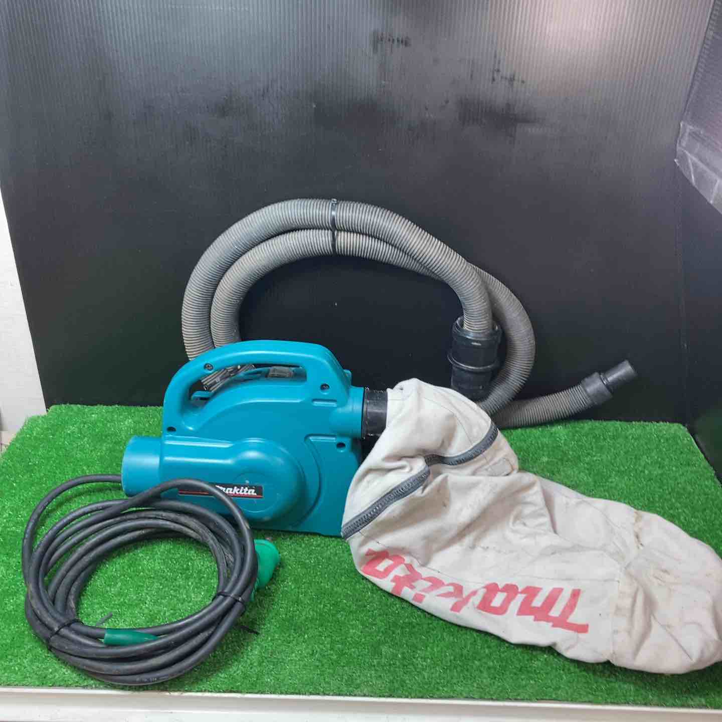 値下げ　ブラックMakita 掃除機2台 　　　　まとめ売り 値下げ マキタ 掃除機2台 まとめ売り ④ 値下げ ブラックMakita