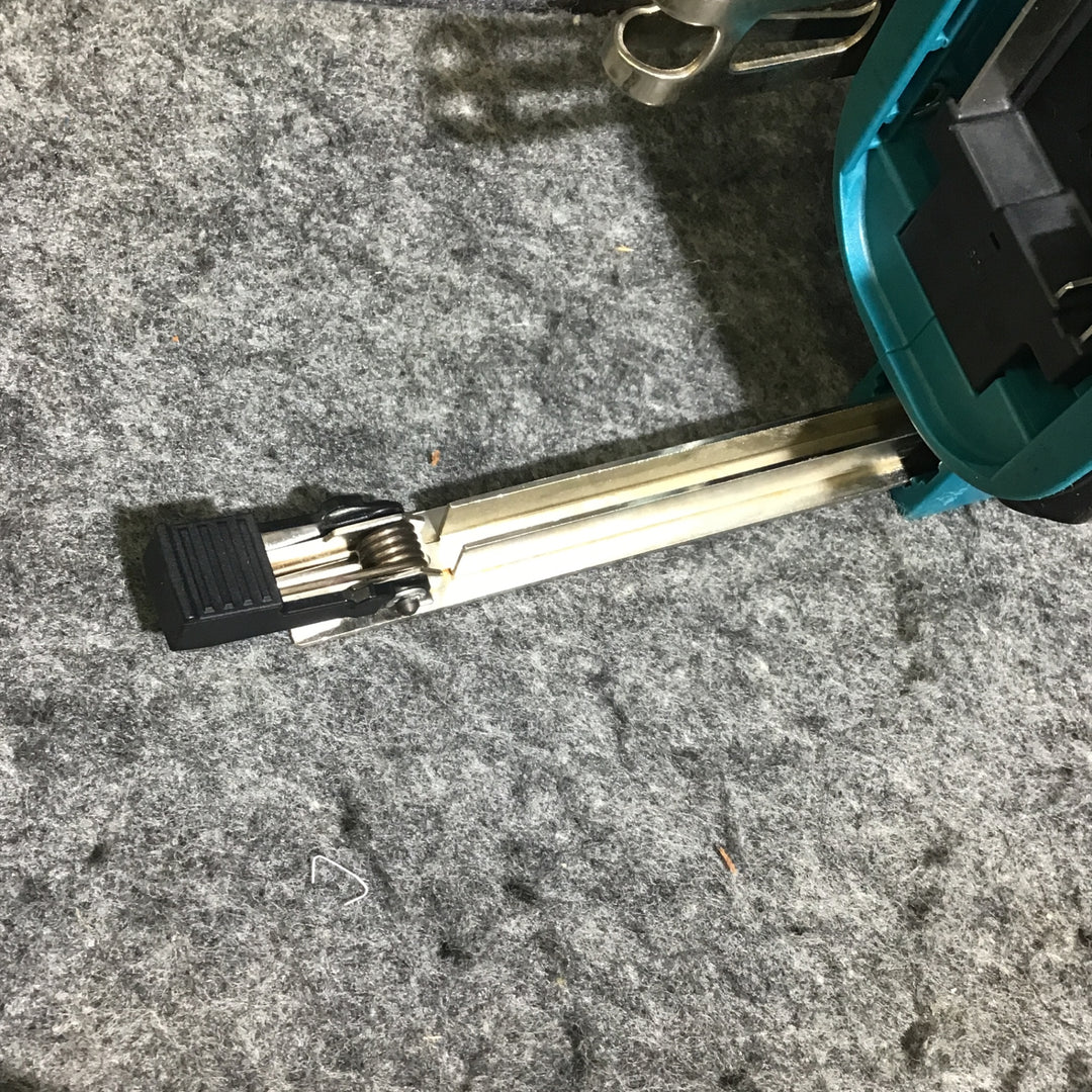 【中古品】マキタ(makita) コードレスタッカ ST112DZ【桶川店】