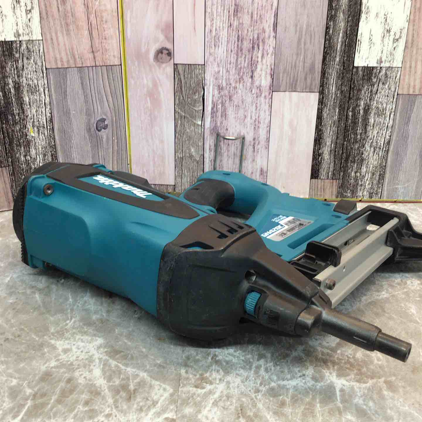 ☆マキタ(makita) コードレスコンクリート用ガスピン打ち機 GN420C