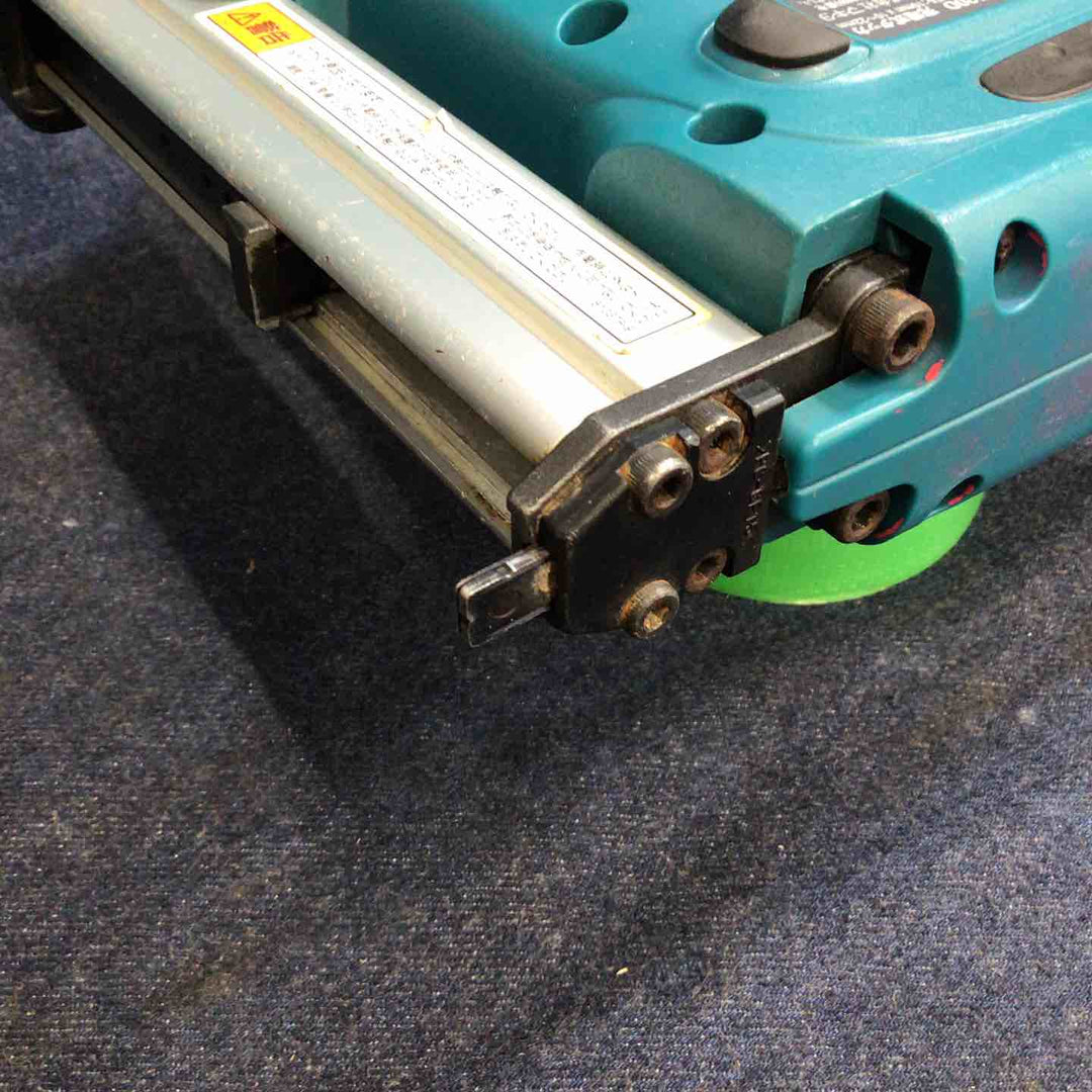 ◇マキタ(makita) コードレスタッカ ST120DZK 14.4V【八潮店】