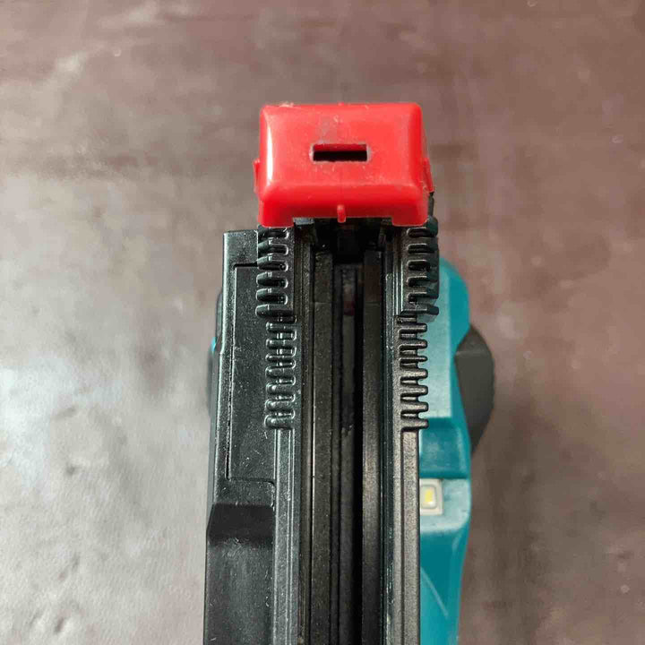 【中古品】 マキタ(makita) コードレスタッカ ST421DRG 18V J線/4mm 【東大和店】