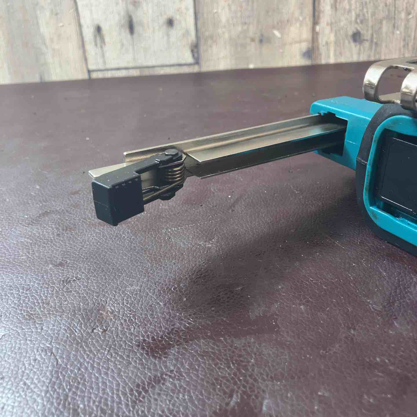 中古品】 マキタ(makita) RT線専用コードレスタッカ ST113DSH 【東大和