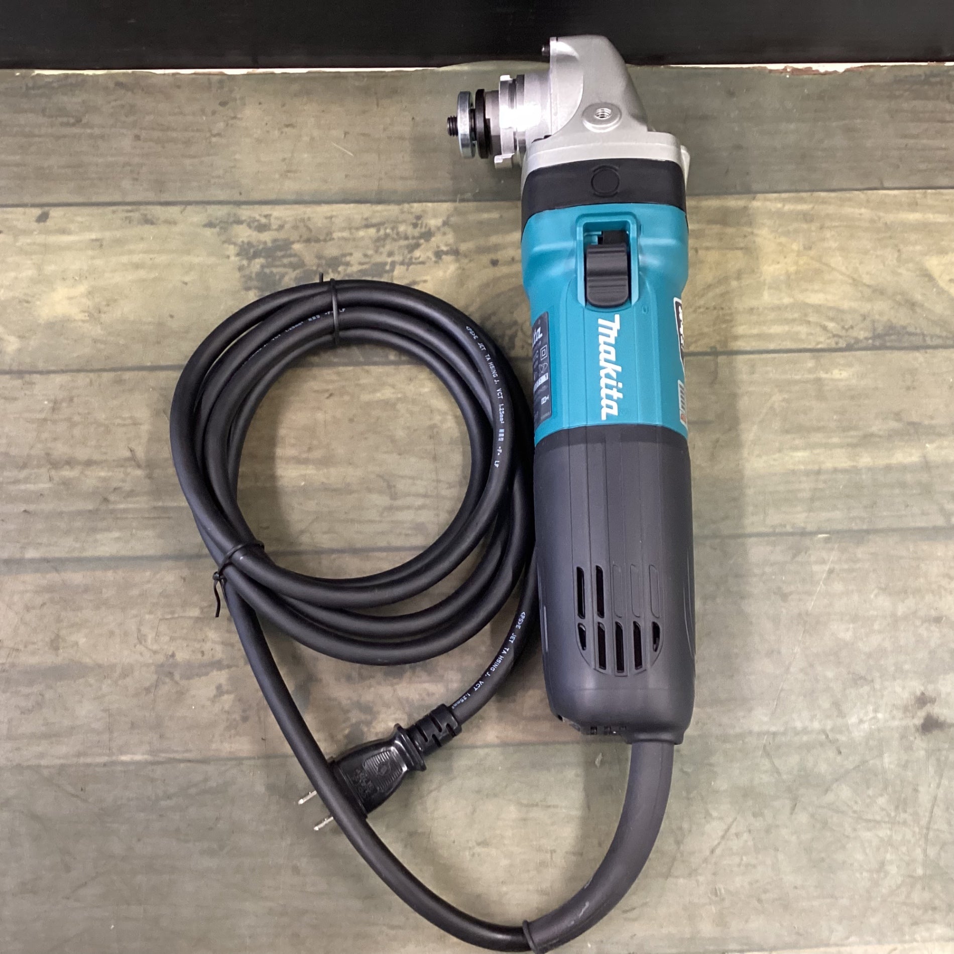 未使用 MAKITA マキタ 100㎜ 充電式ディスクグラインダ GA404DN（M1450）