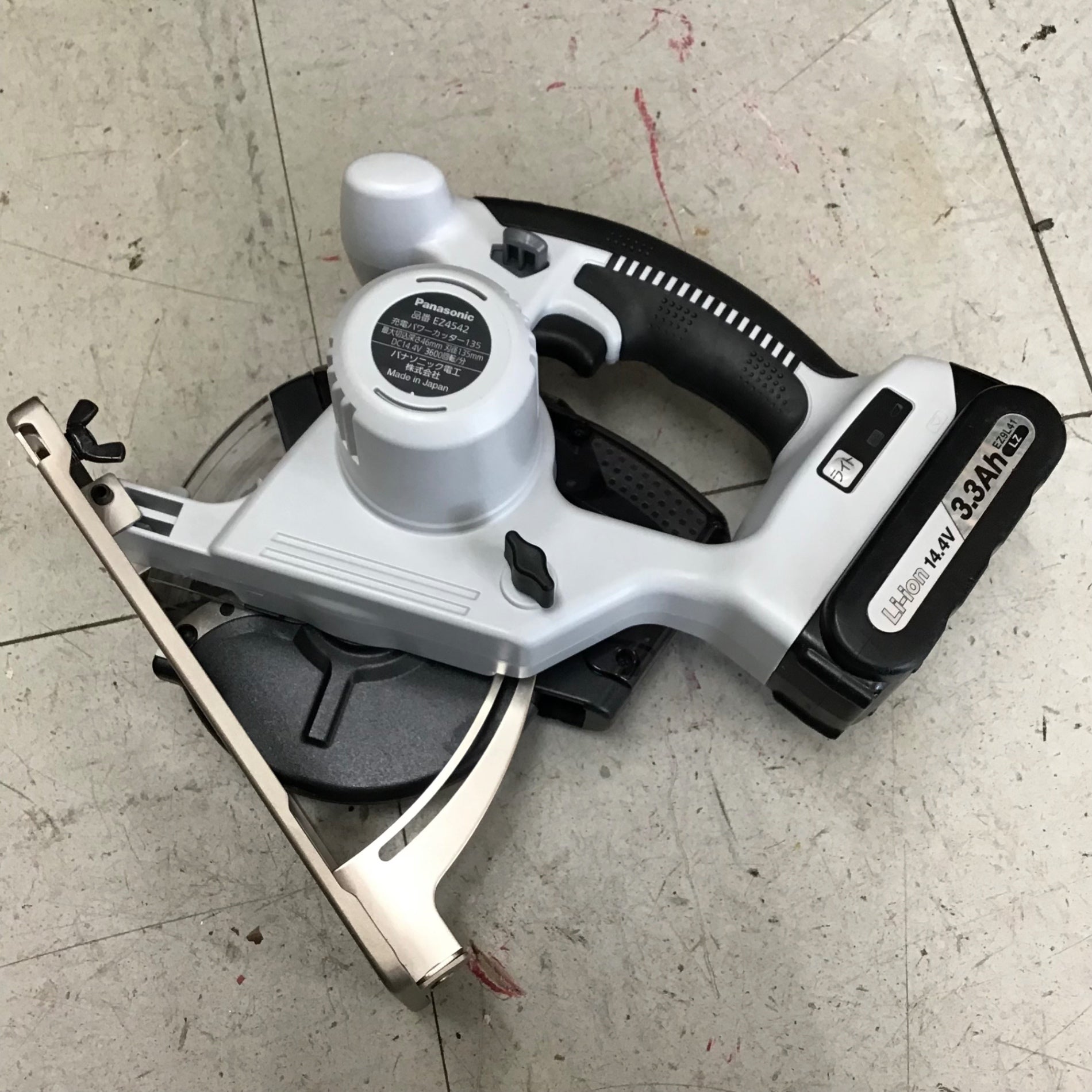 パナソニック EZ4542 充電式パワーカッター【リライズ野田愛宕店】【店頭取引限定】【中古】【管理番号：IT8W4EYDSXEG】 パナソニック Panasonic 充電式パワーカッター EZ4542の中古 中古C傷