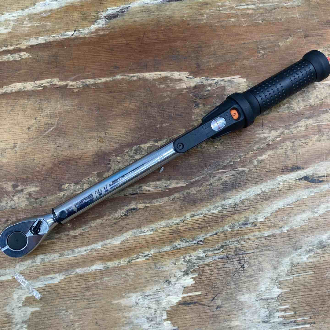 【美品】KTC 9.5sq プレセット型トルクレンチ GW050-03 10-50N・m【柏店】