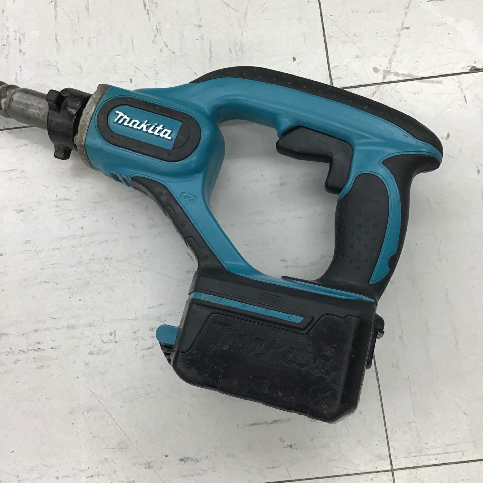 中古品】 マキタ/makita コードレスコンクリートバイブレータ
