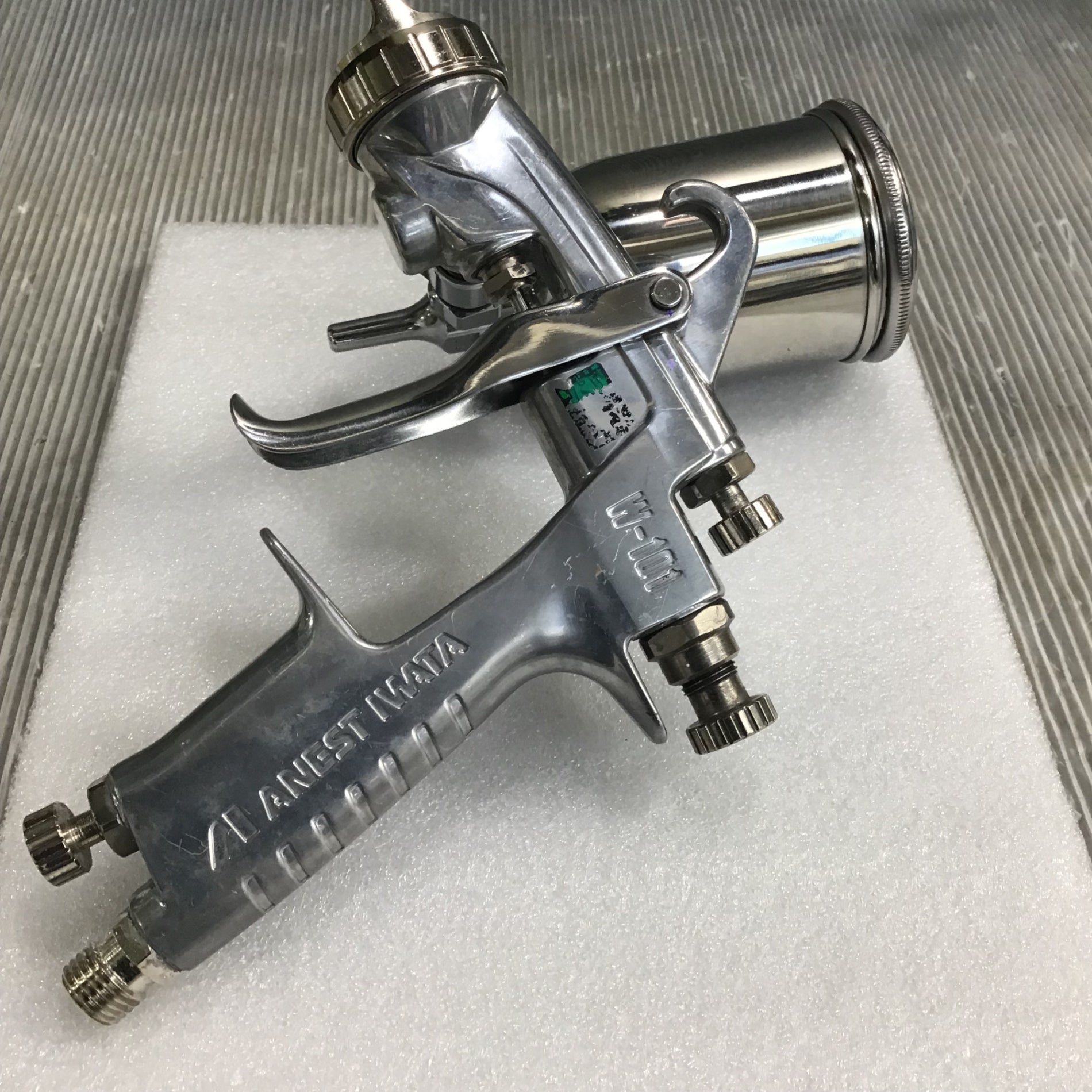 アネスト岩田 スプレーガン W-101 カップ付き【草加店 アネスト岩田 スプレーガン W-101 カップ付き【草加店