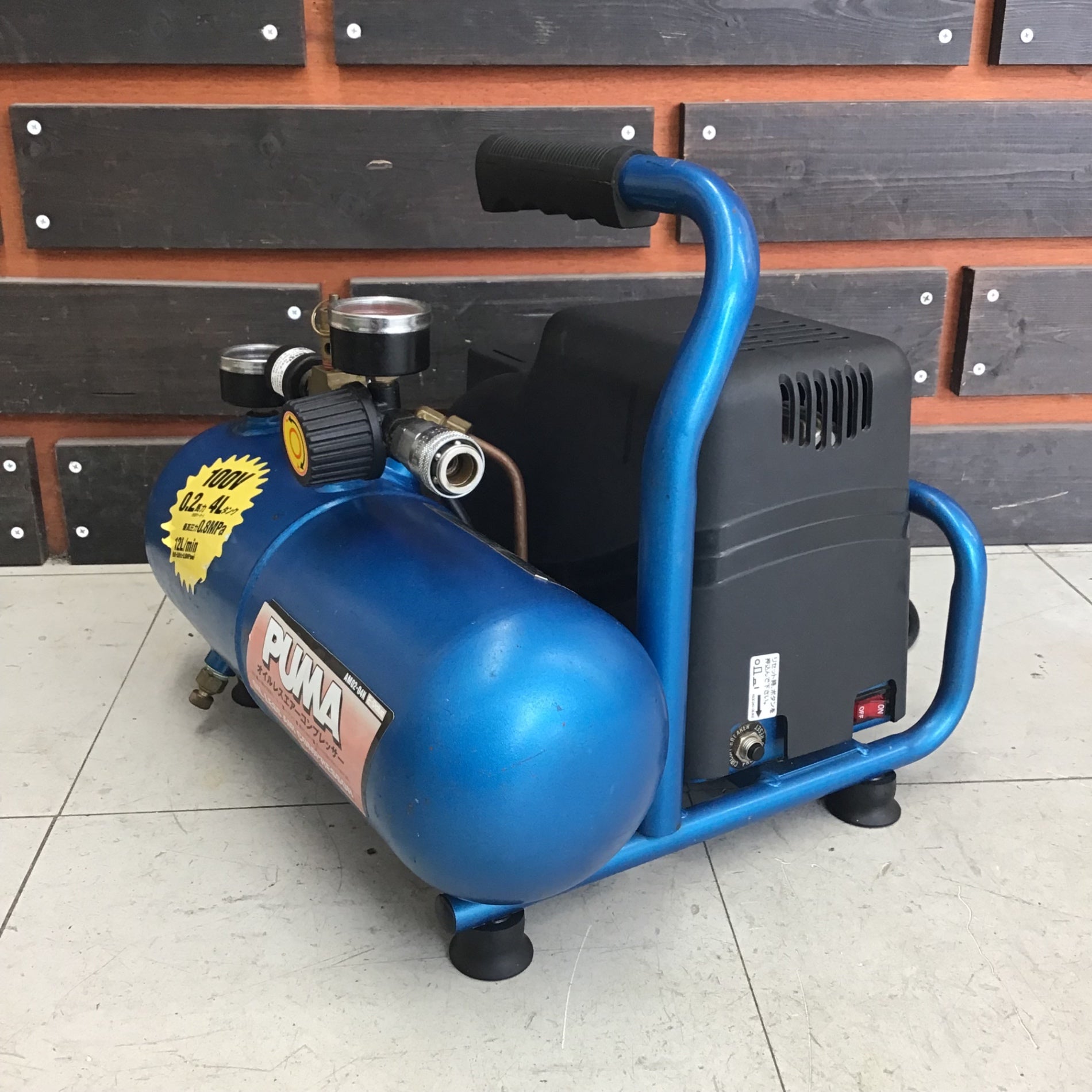 現状品】 PUMA/藤原産業 常圧エアコンプレッサー AM02-04N 【鴻巣店