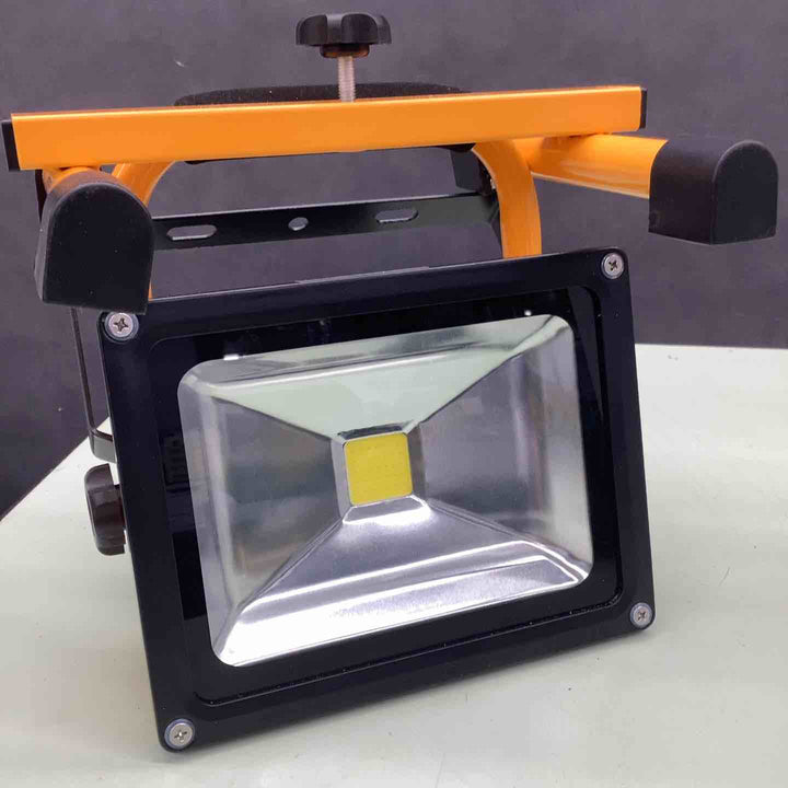 ★防水で外使いOK！◇ネクセル LED充電式投光器・台座マグネット付 GD-F026-3Y(20W)【越谷店】
